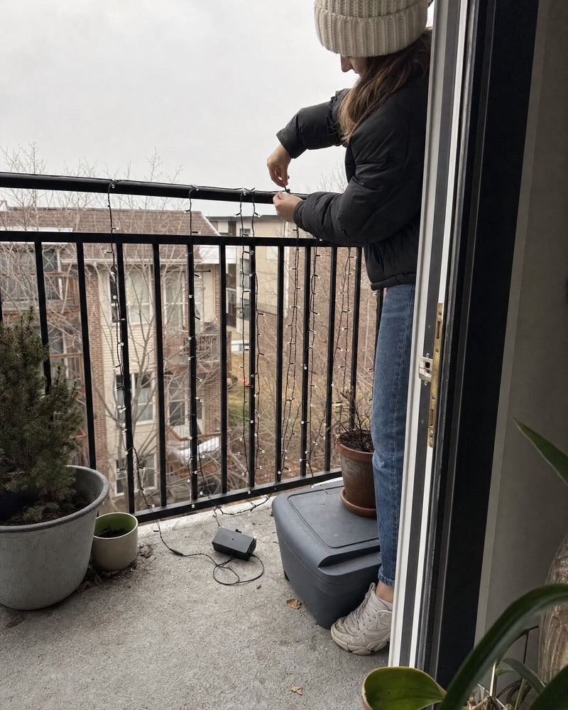 Clips onto the railing